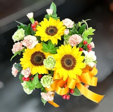 ヒマワリのアレンジメント　配達しました　フローラント｜「フローラント」　（静岡県三島市の花キューピット加盟店 花屋）のブログ