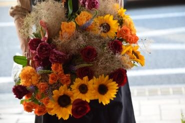 ひまわりを入れたご退職の花束｜「フラワーショップ花よど」　（熊本県天草市の花キューピット加盟店 花屋）のブログ