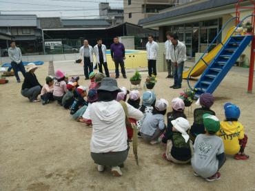 花育、保育園で花苗植えボランティア｜「ポピー」　（京都府八幡市の花キューピット加盟店 花屋）のブログ