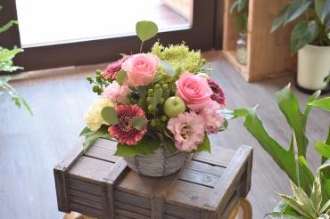かわいいリンゴが入ったアレンジメント♪｜「フラワーショップ花よど」　（熊本県天草市の花キューピット加盟店 花屋）のブログ