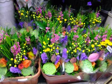 お盆の準備に追われています。｜「ポピー」　（京都府八幡市の花キューピット加盟店 花屋）のブログ