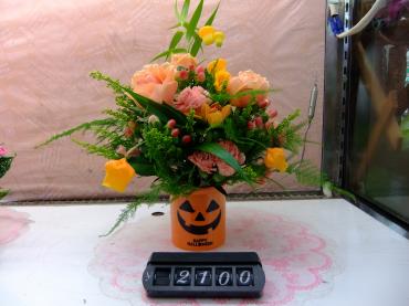 ハロウィンアレンジとサンダーソニア｜「ポピー」　（京都府八幡市の花キューピット加盟店 花屋）のブログ