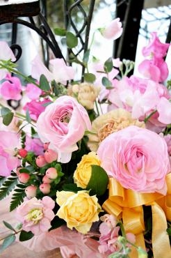 優しい色合いのお誕生日アレンジ｜「アライ花店」　（山形県山形市の花キューピット加盟店 花屋）のブログ
