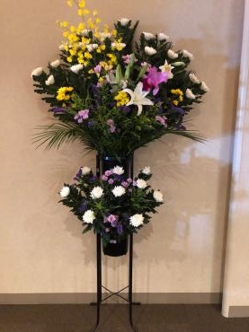 安中市　セレモニーホールそりまちへのお供え用スタンド花｜「彩季舎」　（群馬県高崎市の花キューピット加盟店 花屋）のブログ
