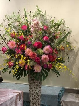 御祝スタンド花、開店御祝アレンジメントご相談くださいませ～｜「フローリスト飾り屋」　（鹿児島県鹿児島市の花キューピット加盟店 花屋）のブログ