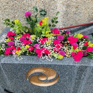 今週の飛行神社の花手水（春らしく）｜「ポピー」　（京都府八幡市の花キューピット加盟店 花屋）のブログ