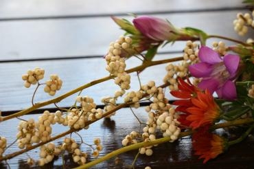 白もあったんだ・・・｜「アライ花店」　（山形県山形市の花キューピット加盟店 花屋）のブログ
