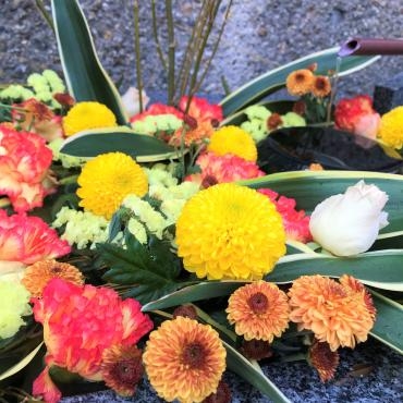 今年1回目の飛行神社の花手水｜「ポピー」　（京都府八幡市の花キューピット加盟店 花屋）のブログ