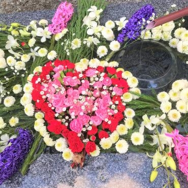 飛行神社の花手水（バレンタイン使用）｜「ポピー」　（京都府八幡市の花キューピット加盟店 花屋）のブログ