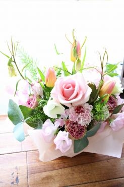 女性の方へ贈る送別用アレンジメント｜「アライ花店」　（山形県山形市の花キューピット加盟店 花屋）のブログ