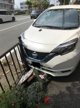店の前で事故＆（7/30セール予告）｜「ポピー」　（京都府八幡市の花キューピット加盟店 花屋）のブログ