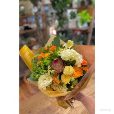 お誕生日お祝いにお届けしました。｜「フローリスト飾り屋」　（鹿児島県鹿児島市の花キューピット加盟店 花屋）のブログ