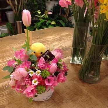 ひよこのアレンジメントは癒し系ですね｜「フローリスト飾り屋」　（鹿児島県鹿児島市の花キューピット加盟店 花屋）のブログ