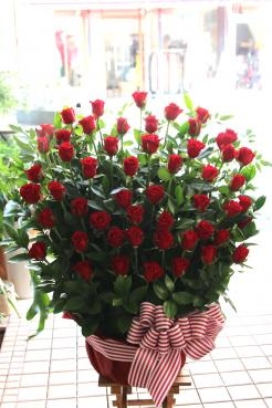 お誕生日祝いのアレンジメント｜「フローラント」　（静岡県三島市の花キューピット加盟店 花屋）のブログ