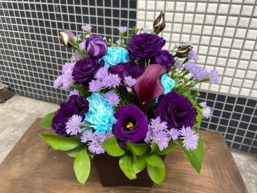 お誕生日アレンジメント・ご注文ありがとうございました。｜「銀座ニューフラワー」　（東京都中央区の花キューピット加盟店 花屋）のブログ