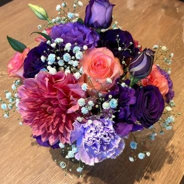 御誕生日アレンジメント・ご注文ありがとうございました。｜「銀座ニューフラワー」　（東京都中央区の花キューピット加盟店 花屋）のブログ