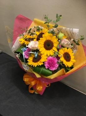 ご当地アイドルの皆さんへ花束の贈り物　( *´艸｀)などなど・・・｜「フローリスト飾り屋」　（鹿児島県鹿児島市の花キューピット加盟店 花屋）のブログ