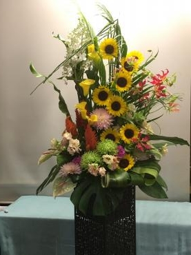 ビューティーショーお祝いスタンド花～｜「フローリスト飾り屋」　（鹿児島県鹿児島市の花キューピット加盟店 花屋）のブログ