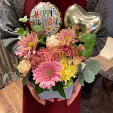 HappyBirthdayバルーン　アレンジメントご注文ありがとうございました。｜「銀座ニューフラワー」　（東京都中央区の花キューピット加盟店 花屋）のブログ