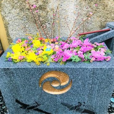 今週の飛行神社の花手水（ひなまつり）｜「ポピー」　（京都府八幡市の花キューピット加盟店 花屋）のブログ