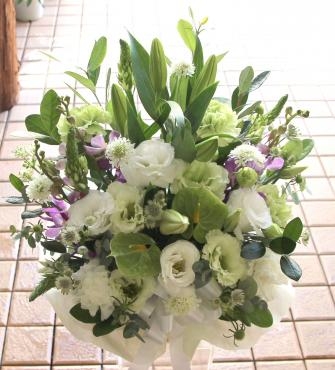 御供　ホワイト系のアレンジメント｜「フローラント」　（静岡県三島市の花キューピット加盟店 花屋）のブログ