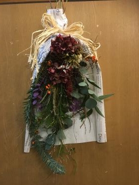 スワッグで秋らしく～｜「フローリスト飾り屋」　（鹿児島県鹿児島市の花キューピット加盟店 花屋）のブログ