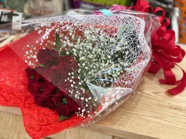 プロポーズ用　12本の赤バラとかすみ草の花束｜「彩季舎」　（群馬県高崎市の花キューピット加盟店 花屋）のブログ