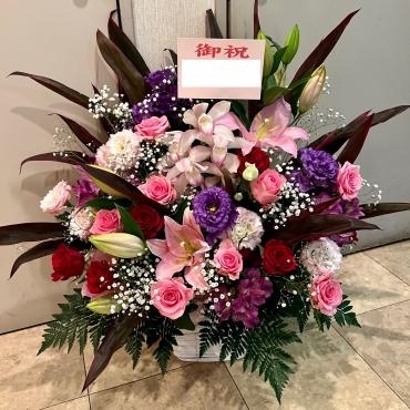 個展のお祝いにアレンジメントをお届け致しました。｜「銀座ニューフラワー」　（東京都中央区の花キューピット加盟店 花屋）のブログ