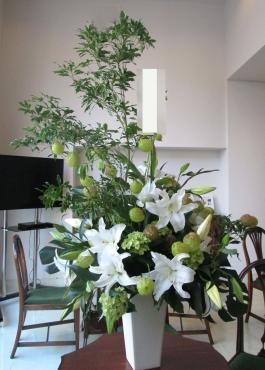 個展お祝い　豪華なカサブランカのアレンジメント配達しました｜「フローラント」　（静岡県三島市の花キューピット加盟店 花屋）のブログ