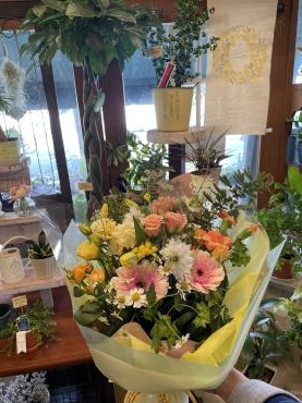 ３月弥生の季節、卒業おめでとう！｜「フローリスト飾り屋」　（鹿児島県鹿児島市の花キューピット加盟店 花屋）のブログ