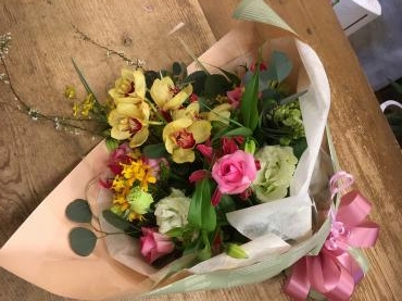 お花が笑顔を咲かせてくれます～愛妻の日によせて｜「フローリスト飾り屋」　（鹿児島県鹿児島市の花キューピット加盟店 花屋）のブログ