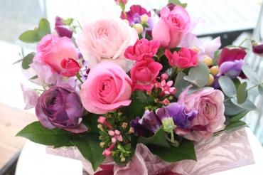 お誕生日アレンジ♪｜「アライ花店」　（山形県山形市の花キューピット加盟店 花屋）のブログ