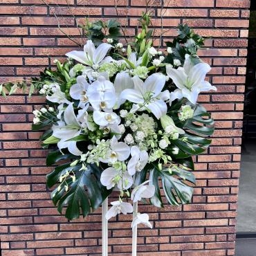 ホワイト&amp;グリーン　開店お祝いスタンド｜「銀座ニューフラワー」　（東京都中央区の花キューピット加盟店 花屋）のブログ