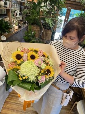夏のヒマワリが気持ちをお届けします｜「フローリスト飾り屋」　（鹿児島県鹿児島市の花キューピット加盟店 花屋）のブログ