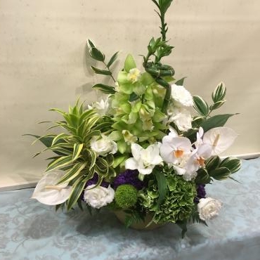 お盆のお供えアレンジメント｜「フローリスト飾り屋」　（鹿児島県鹿児島市の花キューピット加盟店 花屋）のブログ
