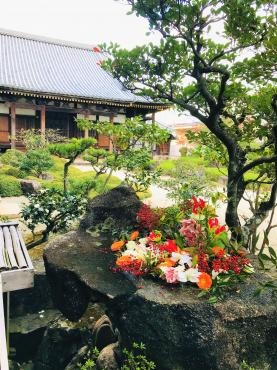 文化財公開21.22日にあわせての花手水４カ所（国宝石清水八幡宮にも）｜「ポピー」　（京都府八幡市の花キューピット加盟店 花屋）のブログ