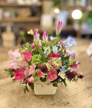 春の香り・・・お誕生日に！｜「フローリスト飾り屋」　（鹿児島県鹿児島市の花キューピット加盟店 花屋）のブログ