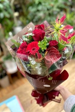 花束ラッシュ・・・｜「フローリスト飾り屋」　（鹿児島県鹿児島市の花キューピット加盟店 花屋）のブログ