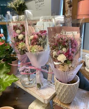 優しい色合のドライフラワーで　マザーズギフト！｜「フローリスト飾り屋」　（鹿児島県鹿児島市の花キューピット加盟店 花屋）のブログ