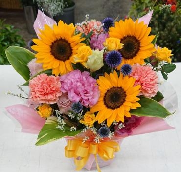 お誕生日のアレンジメント★ヒマワリをメインに｜「愛花」　（愛媛県松山市の花キューピット加盟店 花屋）のブログ