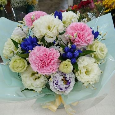 お供えアレンジメント　洋花で明るく｜「愛花」　（愛媛県松山市の花キューピット加盟店 花屋）のブログ