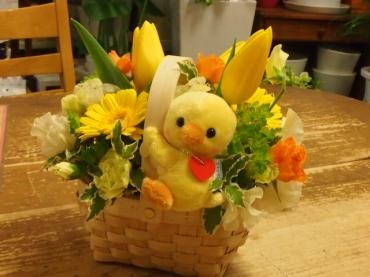 春の人気マスコット☆彡ひよこちゃんアレンジメント｜「フローリスト飾り屋」　（鹿児島県鹿児島市の花キューピット加盟店 花屋）のブログ