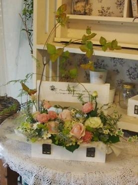 ５月半ばの　心境　＆　さわやかナチュラルアレンジメント　｜「フローリスト飾り屋」　（鹿児島県鹿児島市の花キューピット加盟店 花屋）のブログ