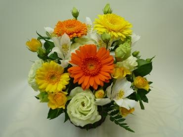 お誕生日アレンジメント、ご注文ありがとうございました。｜「銀座ニューフラワー」　（東京都中央区の花キューピット加盟店 花屋）のブログ