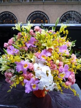 御祝アレンジメント、ご注文ありがとうございました。｜「銀座ニューフラワー」　（東京都中央区の花キューピット加盟店 花屋）のブログ