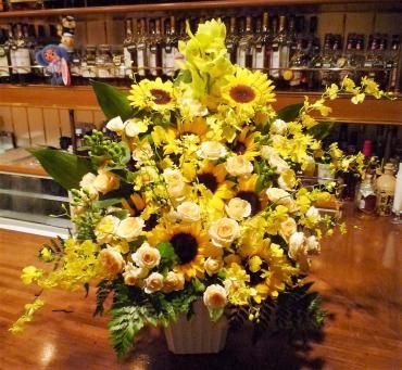 御誕生日アレンジメント、御注文ありがとうございました。｜「銀座ニューフラワー」　（東京都中央区の花キューピット加盟店 花屋）のブログ