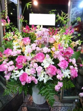 御誕生日アレンジメント、御注文ありがとうございました。｜「銀座ニューフラワー」　（東京都中央区の花キューピット加盟店 花屋）のブログ