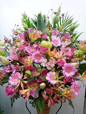 御誕生日・スタンド花（コーン型）御注文ありがとうございました。｜「銀座ニューフラワー」　（東京都中央区の花キューピット加盟店 花屋）のブログ