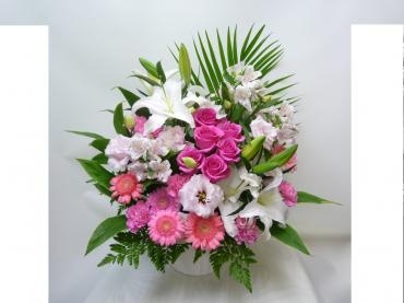 お誕生日アレンジメント、御注文ありがとうございました。｜「銀座ニューフラワー」　（東京都中央区の花キューピット加盟店 花屋）のブログ