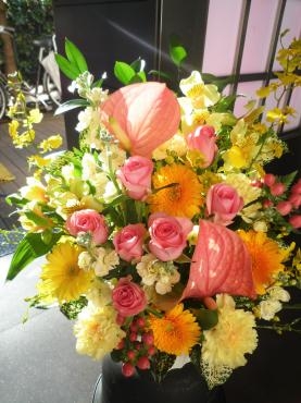 御誕生日アレンジメント、御注文ありがとうございました。｜「銀座ニューフラワー」　（東京都中央区の花キューピット加盟店 花屋）のブログ
